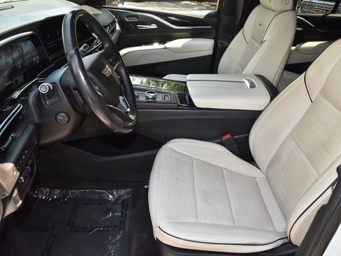 Used 2023 Cadillac Escalade Sport AWD/4WD image 13