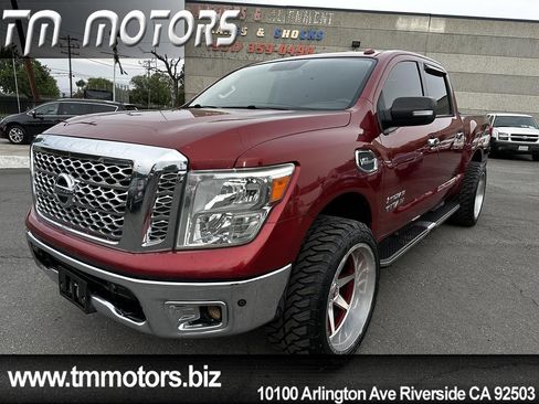 Used 2017 Nissan Titan SV image 1