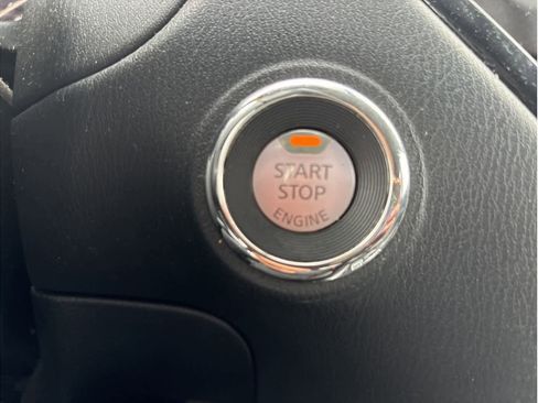 Used 2020 Nissan Pathfinder S image 22