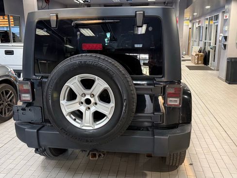 Used 2012 Jeep Wrangler Unlimited Sahara AWD/4WD image 5