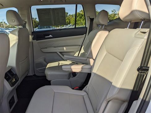Certified 2022 Volkswagen Atlas SE w/ Panoramic Sunroof Package image 17