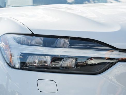 Certified 2022 Volvo XC60 B5 Momentum w/ Climate Package image 12