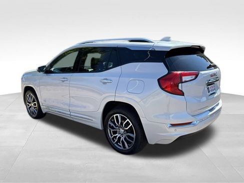 Used 2022 GMC Terrain Denali w/ Denali Premium Package AWD/4WD image 9