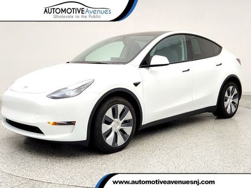 Used 2022 Tesla Model Y Long Range image 1