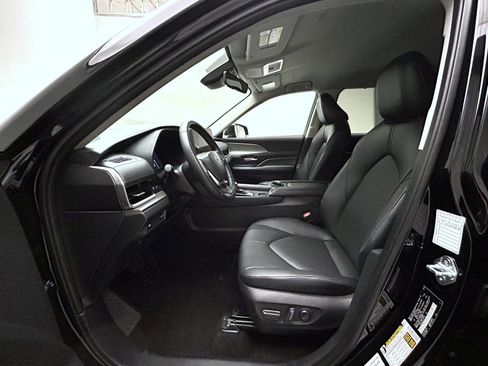 Used 2025 Toyota Grand Highlander AWD image 10