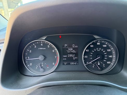 Used 2017 Hyundai Elantra SE image 24