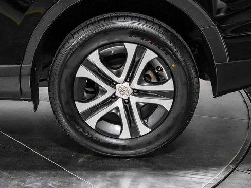 Used 2018 Toyota RAV4 LE w/ Carpet Mat Package FWD image 10