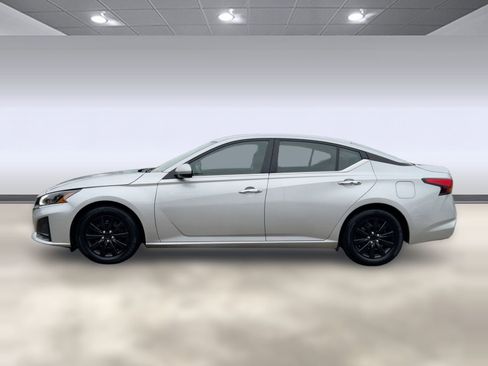 Used 2023 Nissan Altima 2.5 S image 2