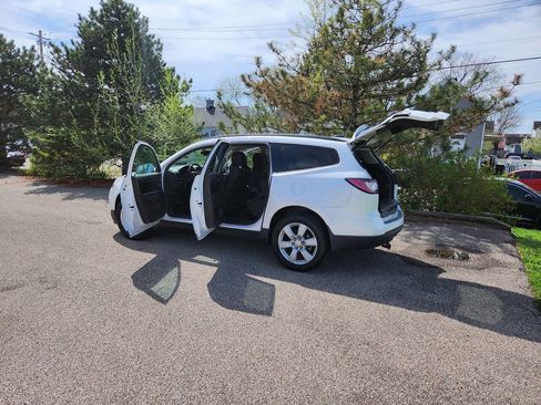 Used 2016 Chevrolet Traverse LT w/ Style and Technology Package FWD image 25