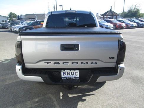 Used 2021 Toyota Tacoma TRD Off-Road image 5
