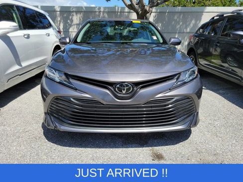 Used 2019 Toyota Camry LE image 2