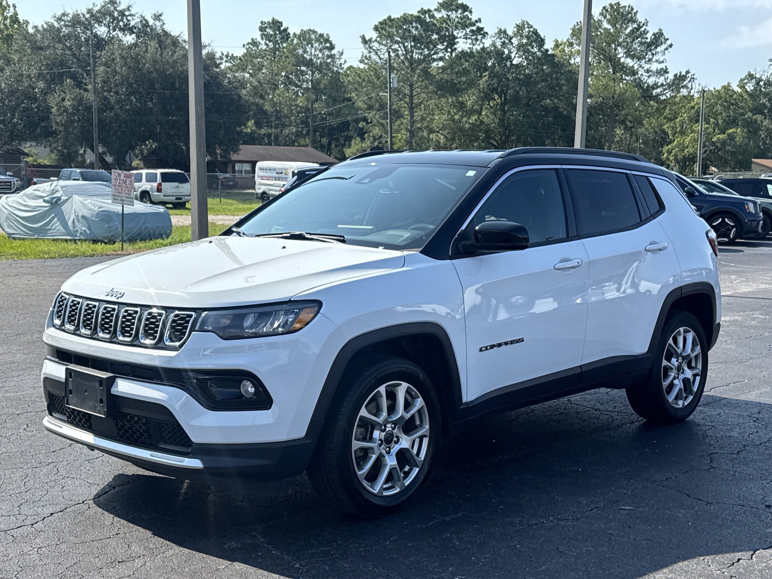 Used 2025 Jeep Compass Limited AWD/4WD image 5