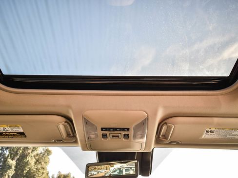 Used 2019 Toyota RAV4 Limited image 16