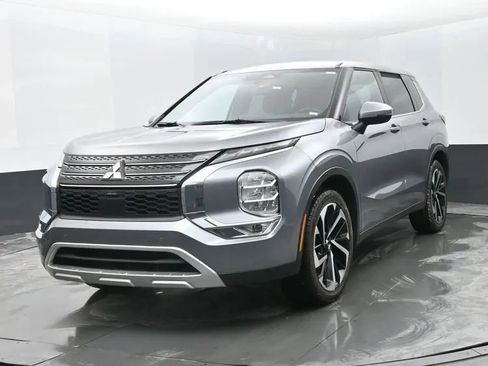 Used 2024 Mitsubishi Outlander FWD image 1