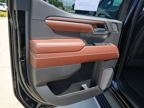 Certified 2026 GMC Sierra 1500 Denali Ultimate w/ LPO, Black Badging Package AWD/4WD image 24