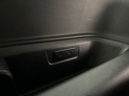 Used 2025 Ford Expedition Platinum image 36