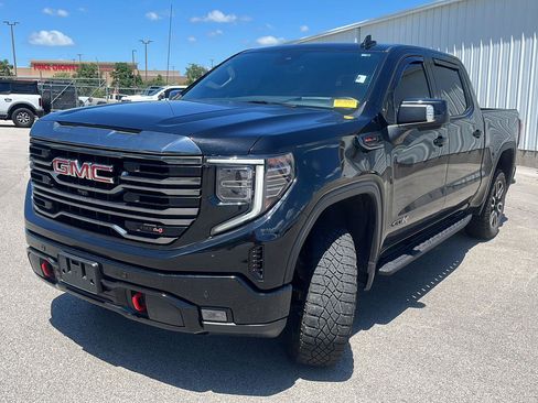 Used 2023 GMC Sierra 1500 AT4 w/ Technology Package AWD/4WD image 3