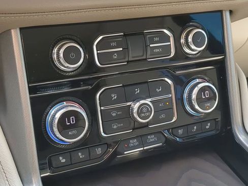 Used 2022 GMC Yukon XL Denali w/ Denali Ultimate Package image 13