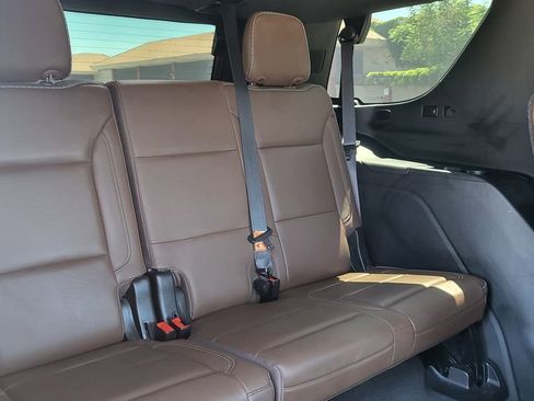 Used 2021 Chevrolet Tahoe High Country w/ Premium Package RWD image 22