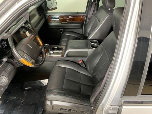 Used 2012 Lincoln Navigator L 4WD image 25