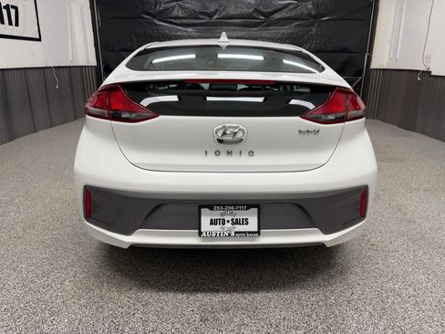 Used 2020 Hyundai Ioniq SE image 4