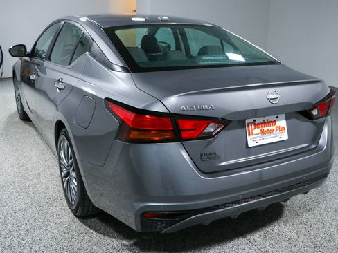 Used 2025 Nissan Altima 2.5 SV FWD image 9