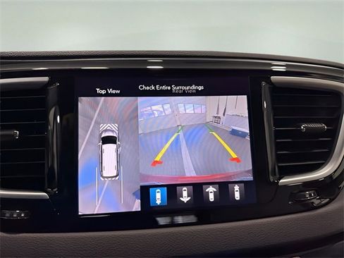 Used 2020 Chrysler Pacifica Touring-L Plus w/ Advanced Safetytec Group image 20