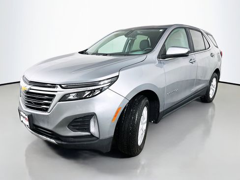 Used 2024 Chevrolet Equinox LT image 3