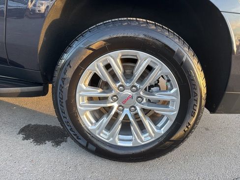 Used 2024 GMC Yukon XL SLT image 32