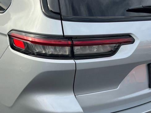 New 2025 Jeep Grand Cherokee L Limited w/ Black Appearance Package image 19