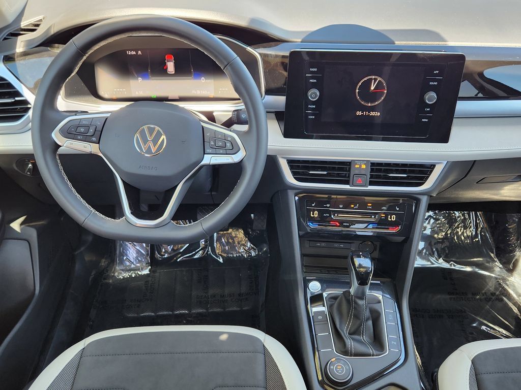 New 2026 Volkswagen Taos SE AWD/4WD image 2