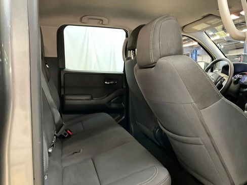 Used 2023 Nissan Frontier SV image 13