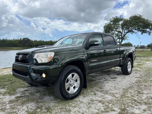 Used 2012 Toyota Tacoma PreRunner w/ TRD Sport Pkg RWD image 2
