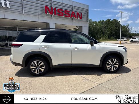 Used 2022 Nissan Pathfinder SL AWD/4WD image 9