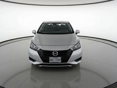 Used 2025 Nissan Versa SV image 2