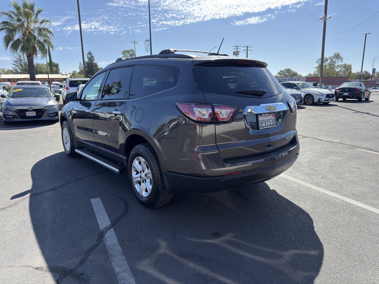 Used 2016 Chevrolet Traverse LS w/ LPO, 'HIT The Road' Package FWD image 5