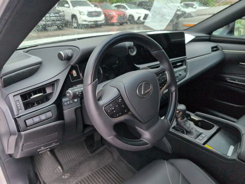 Used 2024 Lexus ES 300h w/ Technology Package FWD image 8