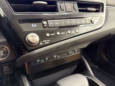 Certified 2024 Lexus ES 350 w/ Premium Package FWD image 20