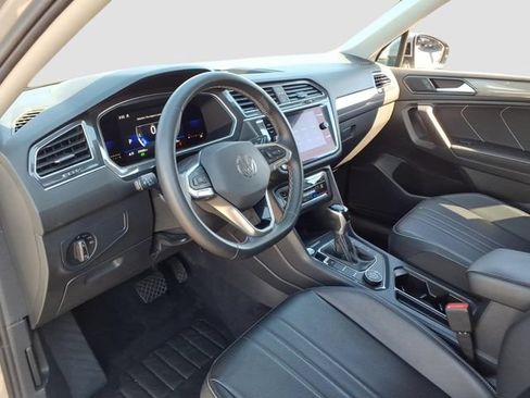 Used 2022 Volkswagen Tiguan SE AWD/4WD image 12