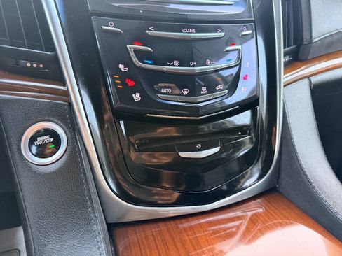 Used 2019 Cadillac Escalade ESV Luxury AWD/4WD image 44