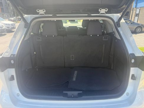 Used 2025 Toyota Highlander LE FWD image 23
