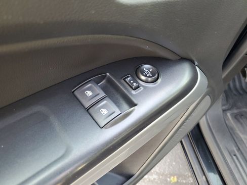 Used 2022 Chevrolet Colorado LT w/ Fleet Safety Package RWD image 9