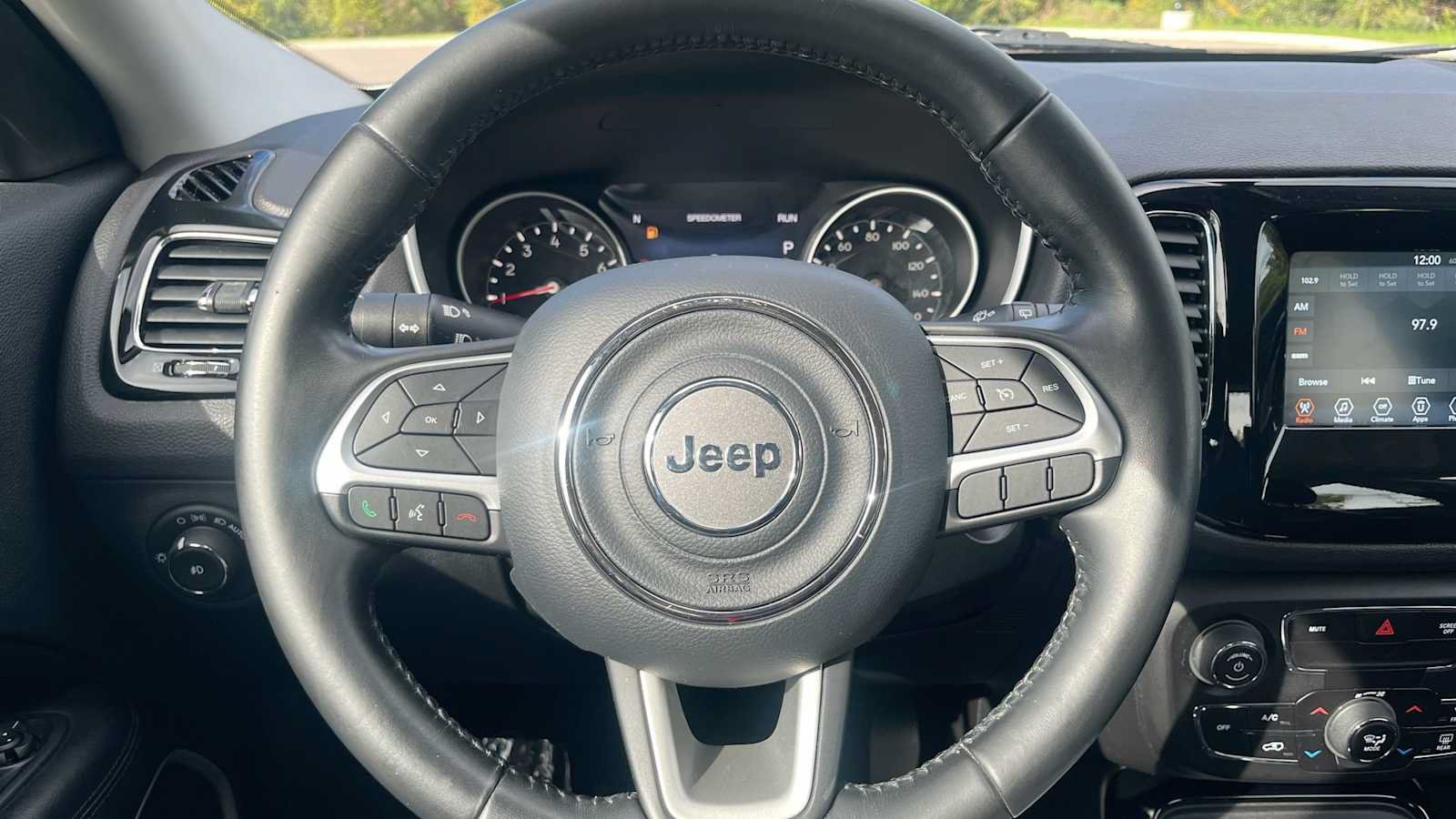 Used 2018 Jeep Compass Latitude w/ Popular Equipment Group FWD image 37