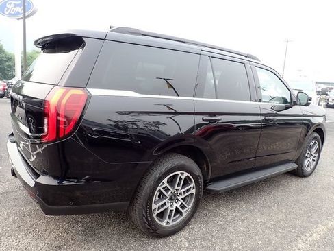 Used 2025 Ford Expedition Active AWD/4WD image 9