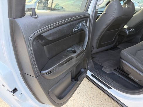 Used 2016 GMC Acadia SLE FWD image 16