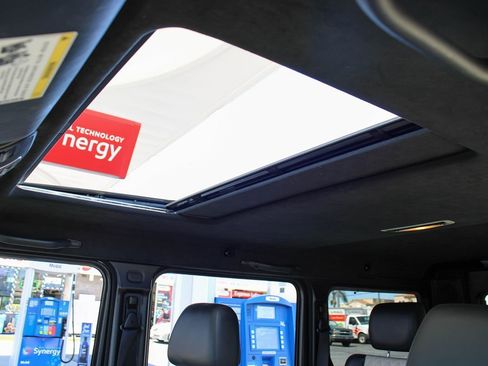 Used 2015 Mercedes-Benz G 63 AMG 4MATIC image 35