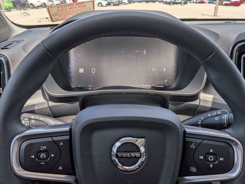 Used 2024 Volvo XC40 B5 Ultimate w/ Protection Package Premier AWD/4WD image 34