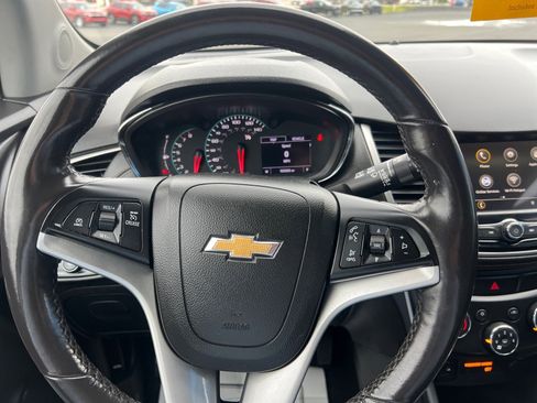 Used 2019 Chevrolet Trax LT w/ LT Convenience Package FWD image 12