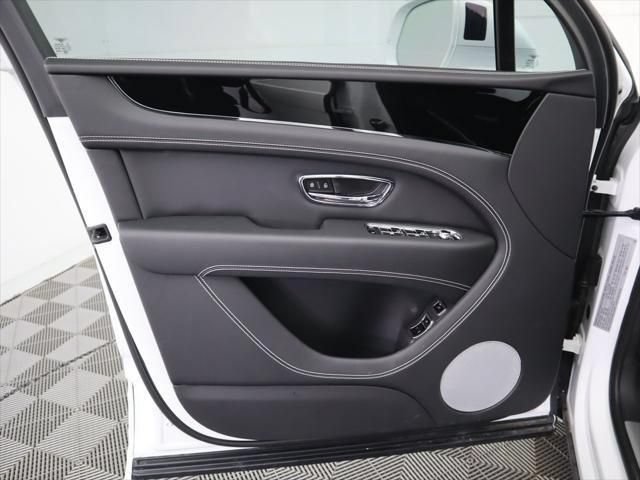 Used 2025 Bentley Bentayga Extended Wheelbase AWD/4WD image 25