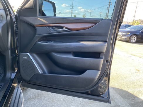 Used 2018 Cadillac Escalade Luxury image 22